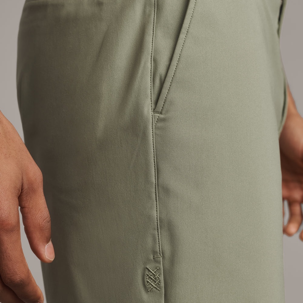 Rhone Men’s 9" Commuter® Shorts Size 34 Tan Khaki Performance Golf Shorts - Picture 3 of 13